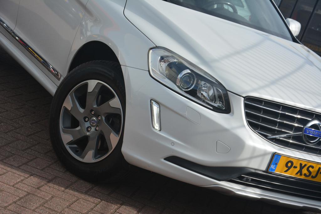 Volvo XC60 2.4 D5 Summum | Navigatie | Clima | Memory Stoele, Auto's, Automaat, Gebruikt, Zwart, 197 €/maand