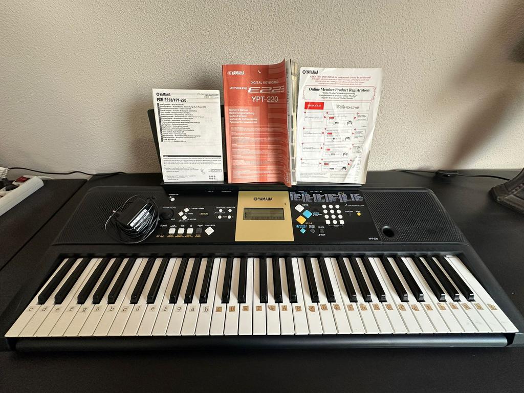 Yamaha YPT-220, Muziek en Instrumenten, Keyboards, Ophalen of Verzenden, Zo goed als nieuw, 61 toetsen, Yamaha