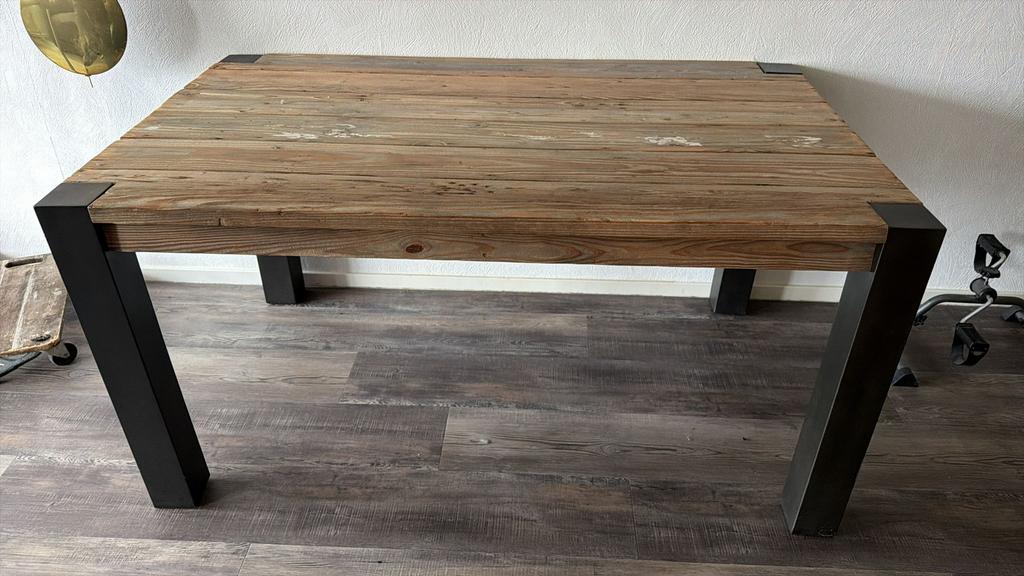 Eethoek bestaande uit 4 stoelen en 1 tafel, Ophalen