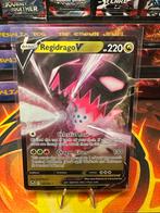 Regidrago V (SIT 135) Silver Tempest, Hobby en Vrije tijd, Verzamelkaartspellen | Pokémon, Ophalen of Verzenden, Zo goed als nieuw