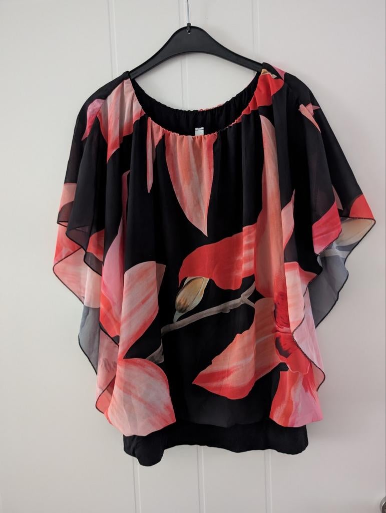 Zwarte top met roze bloemenprint, one size, Kleding | Dames, Tops, New Collection, Ophalen of Verzenden
