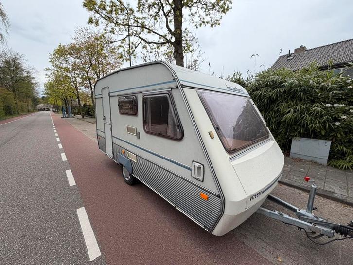 Beyerland Vitesse 400, Caravans en Kamperen, Caravans, Particulier, tot en met 4, 750 - 1000 kg, Treinzit, Beyerland, Omvormbare zithoek