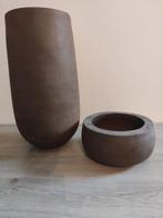 Set van 2 zware bruine bloempotten, Steen, Rond, Zo goed als nieuw, Minder dan 40 cm