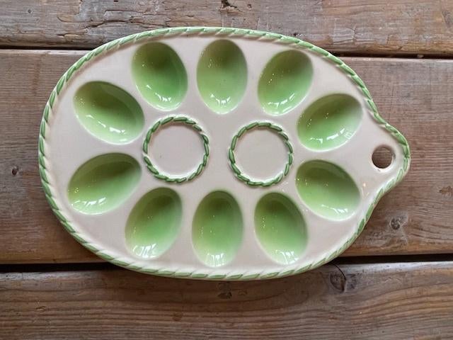 Vintage lichtgroene eierschaal. Schaal voor 12 eieren., Ophalen