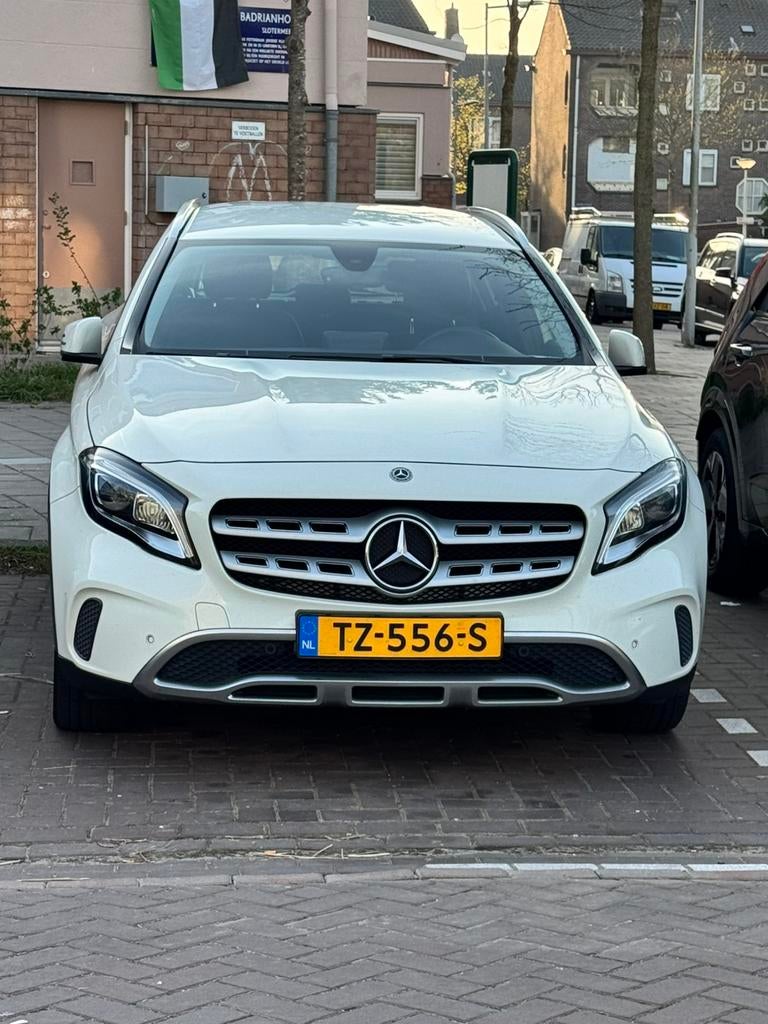 Mercedes-Benz GLA 200 156pk 7G-DCT 2017 Wit, Auto's, Mercedes-Benz, Euro 6, 715 kg, Wit, 1595 cc