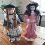 Twee porseleinen poppen in mooie kleding, Ophalen of Verzenden, Zo goed als nieuw, Pop