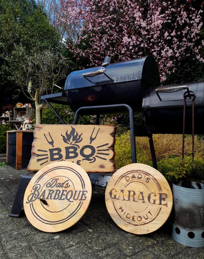 Massief houten wandborden BBQ/mancave/garage prijs per stuk, Hobby en Vrije tijd, Feestartikelen | Verhuur, Nieuw, Ophalen of Verzenden