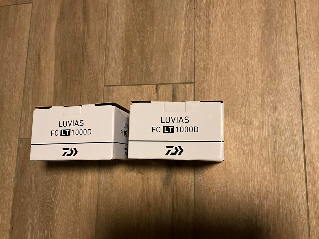 2 stuks Daiwa Luvias FC LT 1000D Molen - nieuwstaat, Watersport en Boten, Ophalen of Verzenden, Zo goed als nieuw, Molen