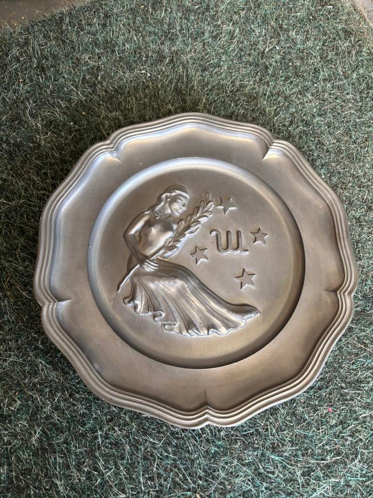 Tinnen decoratie bord sterrenbeeld Maagd, Antiek en Kunst, Antiek | Tin, Ophalen of Verzenden