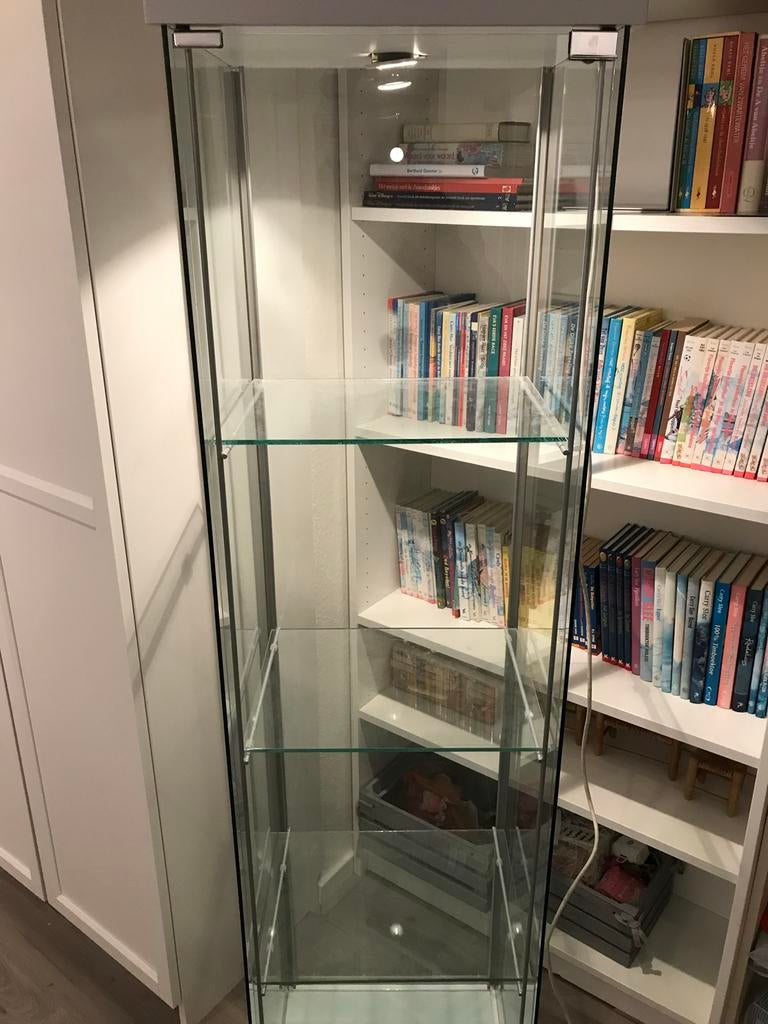 Glazen vitrinekast met verlichting, Huis en Inrichting, Kasten | Vitrinekasten, Minder dan 50 cm, Gebruikt, Ophalen of Verzenden