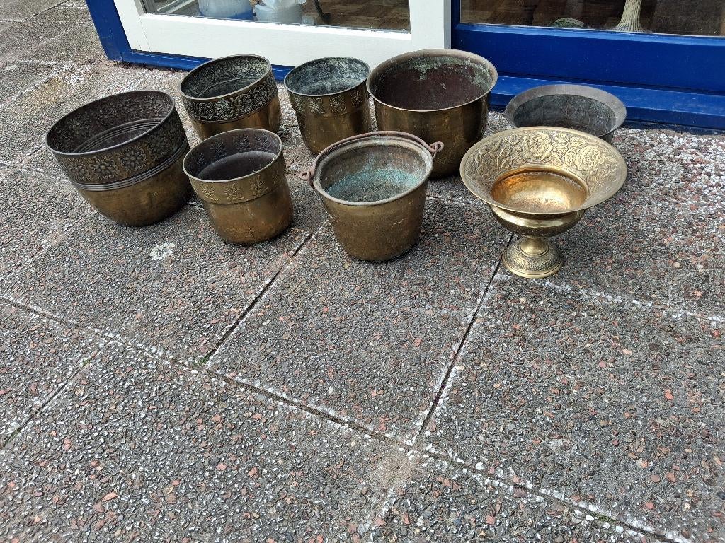 antiek curiosa 8 koperen bloempotten, Ophalen, Koper