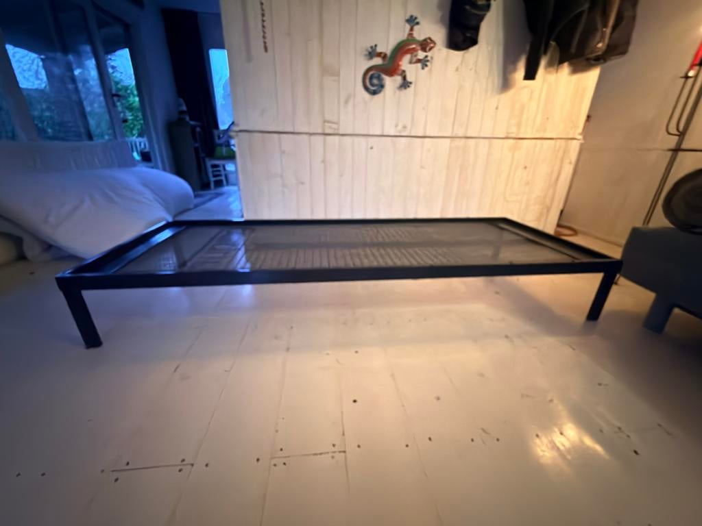 Eenpersoonsbed met metalen frame en twee matrassen, Gebruikt, Eenpersoons, Zwart, Ophalen of Verzenden