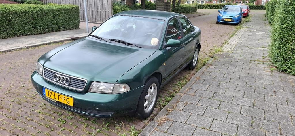 Audi A4 1.8 20V 92KW 1999 Groen, Auto's, Audi, Voorwielaandrijving, 125 pk, 4 cilinders, A4