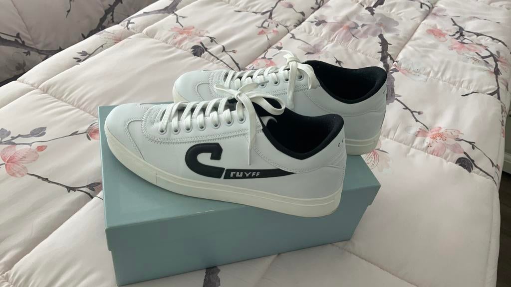 Mooie witte Cruyff sneakers maat 42, Kleding | Heren, Schoenen, Ophalen of Verzenden, Zo goed als nieuw, Wit, Sneakers of Gympen