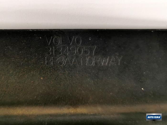 Bumperframe voor van een Volvo V60, Gebruikt, -, -, Ophalen of Verzenden