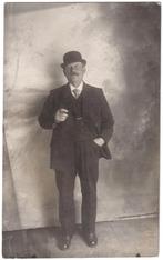 Foto - Man Snor Sigaar Bolhoed - Foto Americain Rotterdam, Gebruikt, Foto, Ophalen of Verzenden, Voor 1940