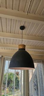 2 mooie grote betonlook hanglampen met hout, Ophalen of Verzenden, Zo goed als nieuw, Overige materialen, Minder dan 50 cm
