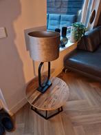 Mooie tafellamp met ijzeren voet en stoffen kap, Huis en Inrichting, Lampen | Vloerlampen, Ophalen of Verzenden, Zo goed als nieuw