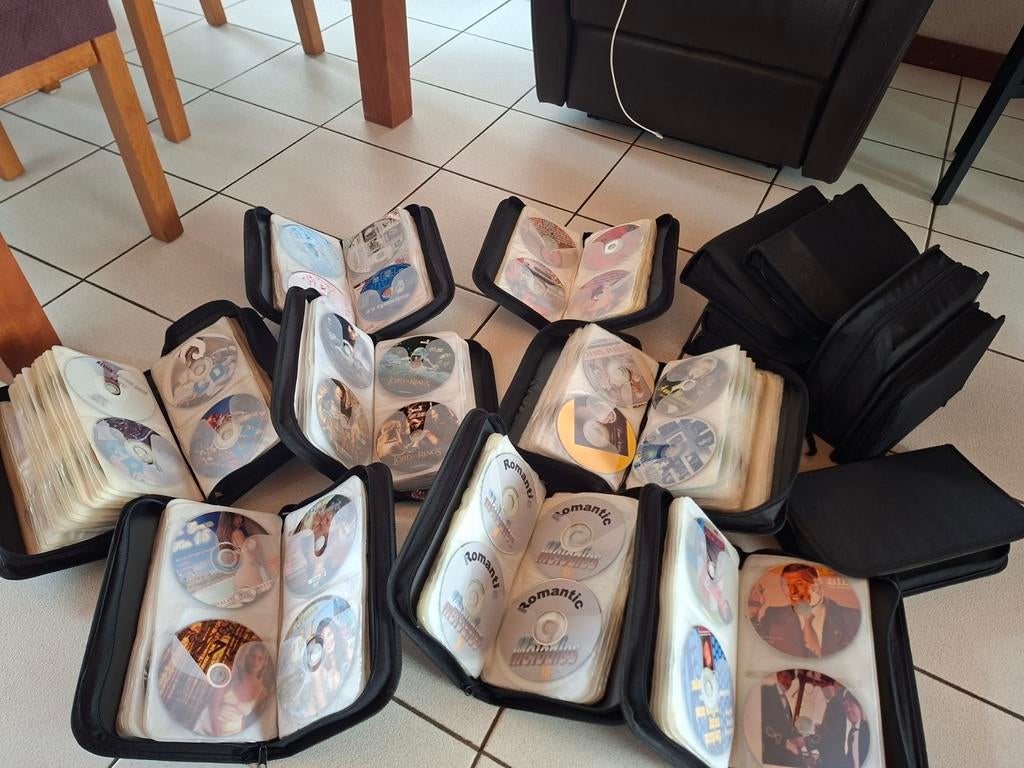 15 mappen vol met cd's en Dvd's!!! Alle genre's !!!, Ophalen, Zo goed als nieuw