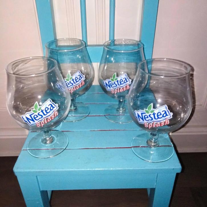 Nestea splash ijsthee glazen set 4 stuks, Huis en Inrichting, Keuken | Servies, Zo goed als nieuw, Glas of Glazen, Overige stijlen