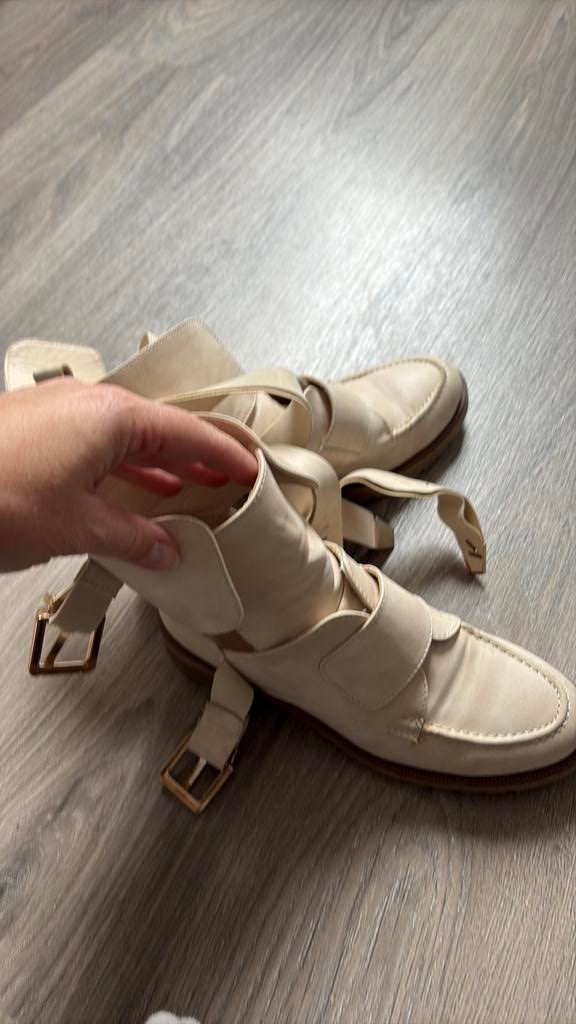 Laarsjes, Ophalen of Verzenden, Zo goed als nieuw, Beige