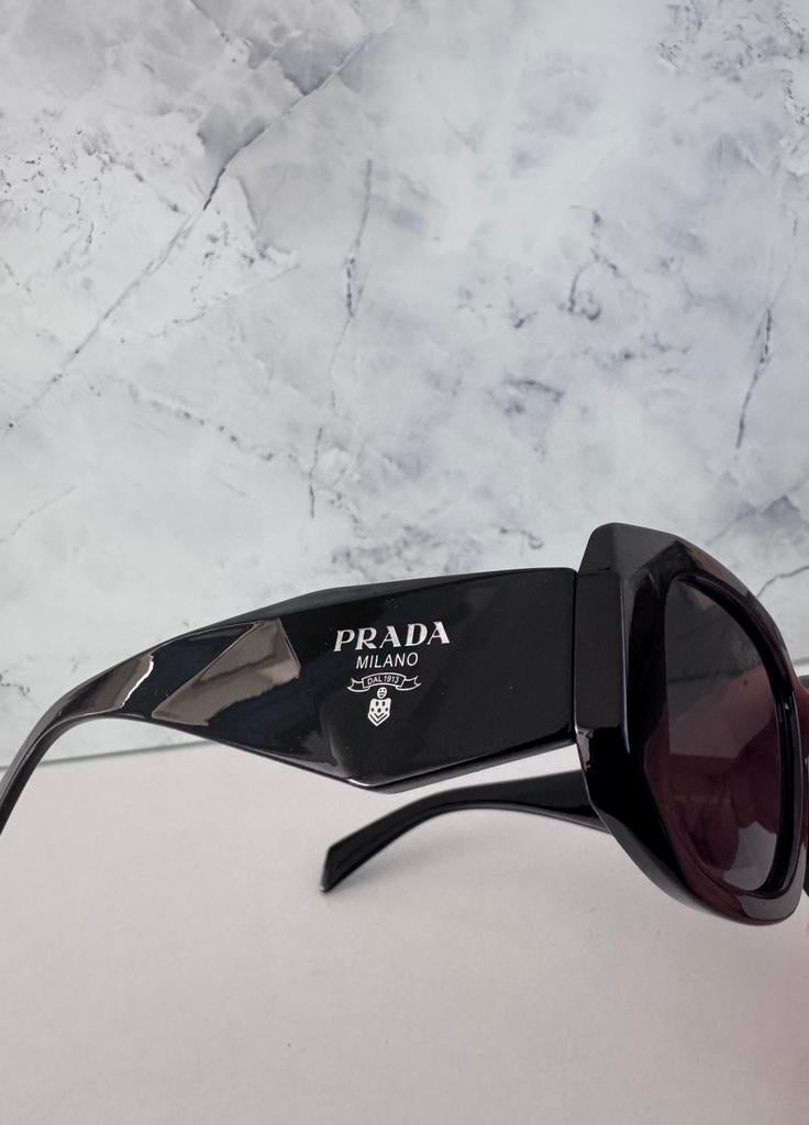 Prada Retro Zonnebril, Ophalen of Verzenden, Nieuw, Zwart, Overige merken