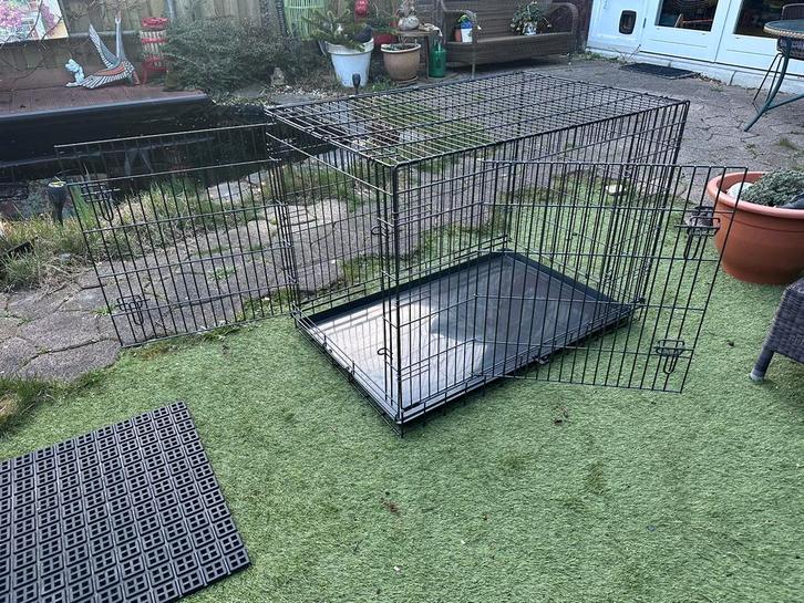 mooie stevig metalen GB Bench. Xl Mooi gecoat, 2 deuren, Dieren en Toebehoren, Hondenhokken, Zo goed als nieuw, 65 tot 100 cm