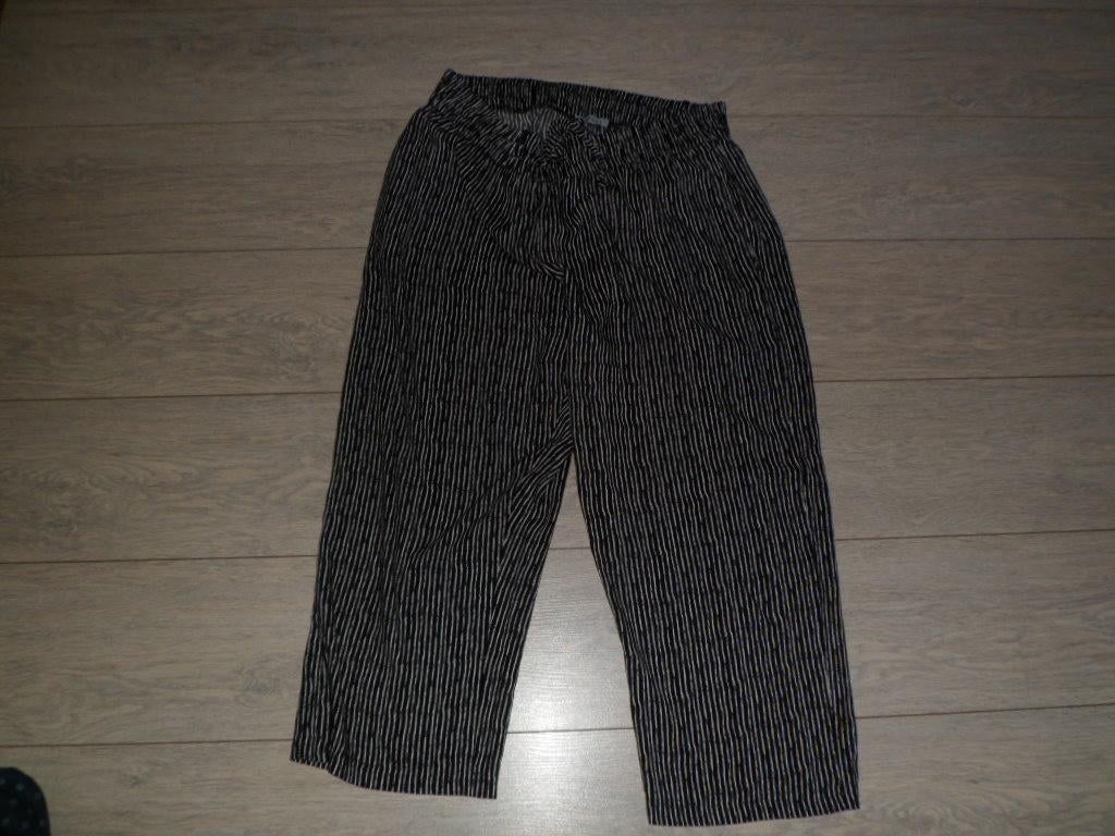 Zwart / wit gestreepte driekwart broek maat XL, Overige kleuren, Maat 46/48 (XL) of groter, Ophalen of Verzenden, Zo goed als nieuw