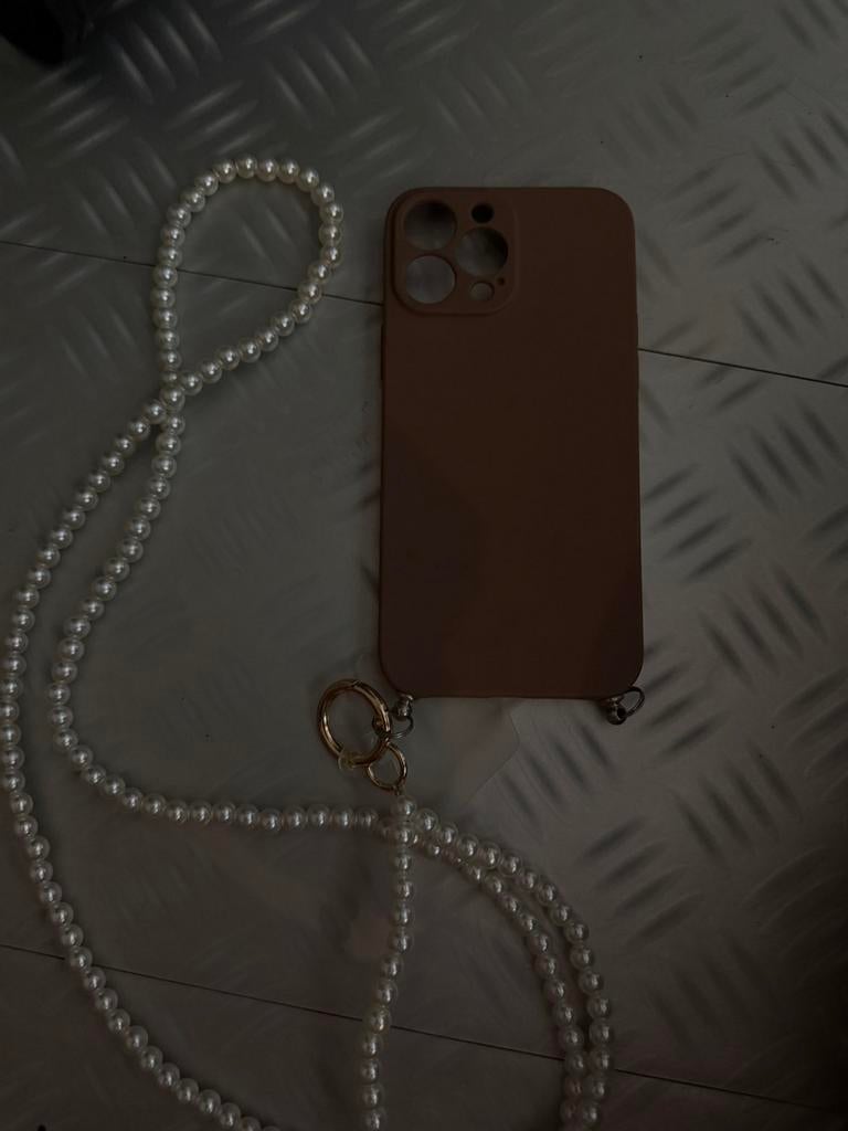 2 iPhone 14 Pro Max hoesjes met parelketting, Kunststof, IPhone 14 Pro Max, Gebruikt, Met koord