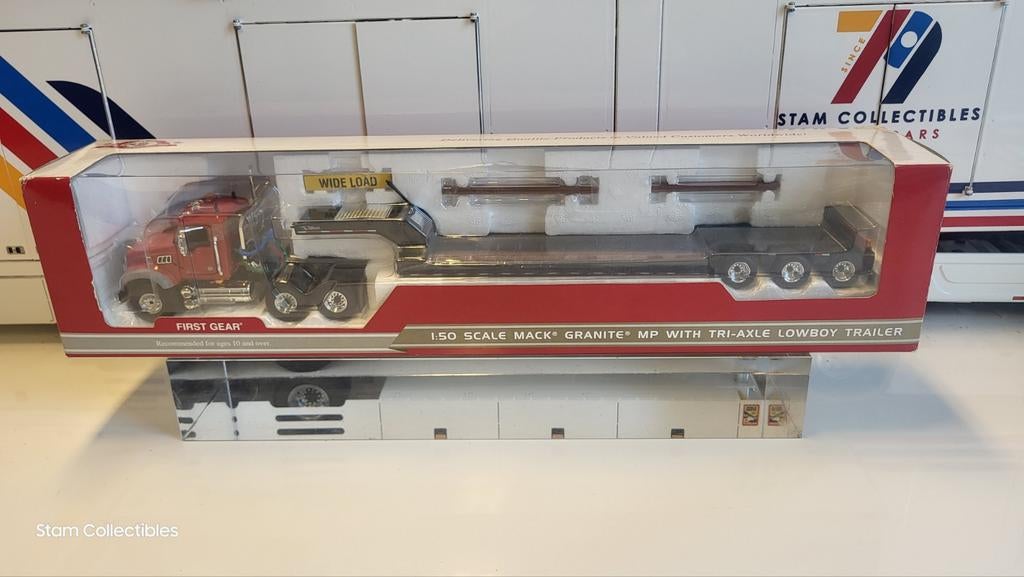First Gear Mack Granite MP with Tri-Axle Lowboy Teailer, Hobby en Vrije tijd, Overige merken, Ophalen of Verzenden, Zo goed als nieuw