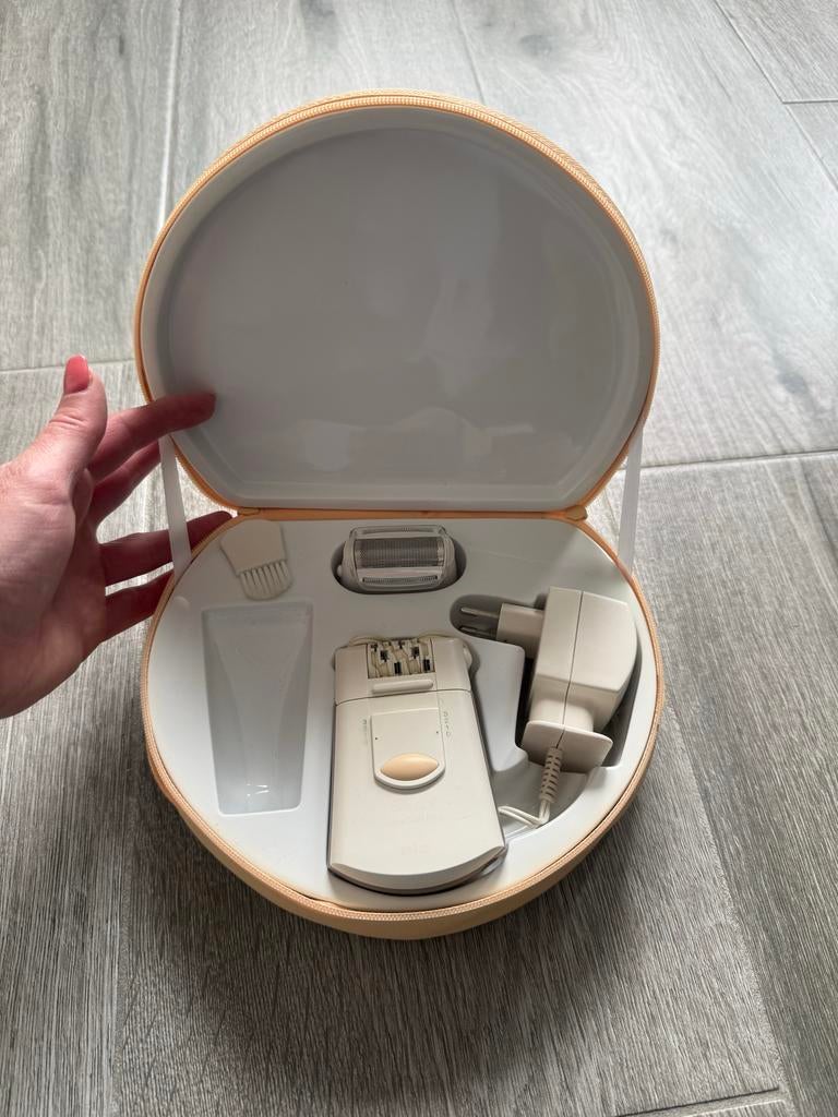 Braun Silk-épil Epilator met accessoires en etui, Ophalen of Verzenden, Zo goed als nieuw