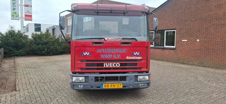 Iveco oprijwagen met aanhanger, Auto's, Vrachtwagens, Bedrijf, Iveco, Diesel, Rood, Ophalen