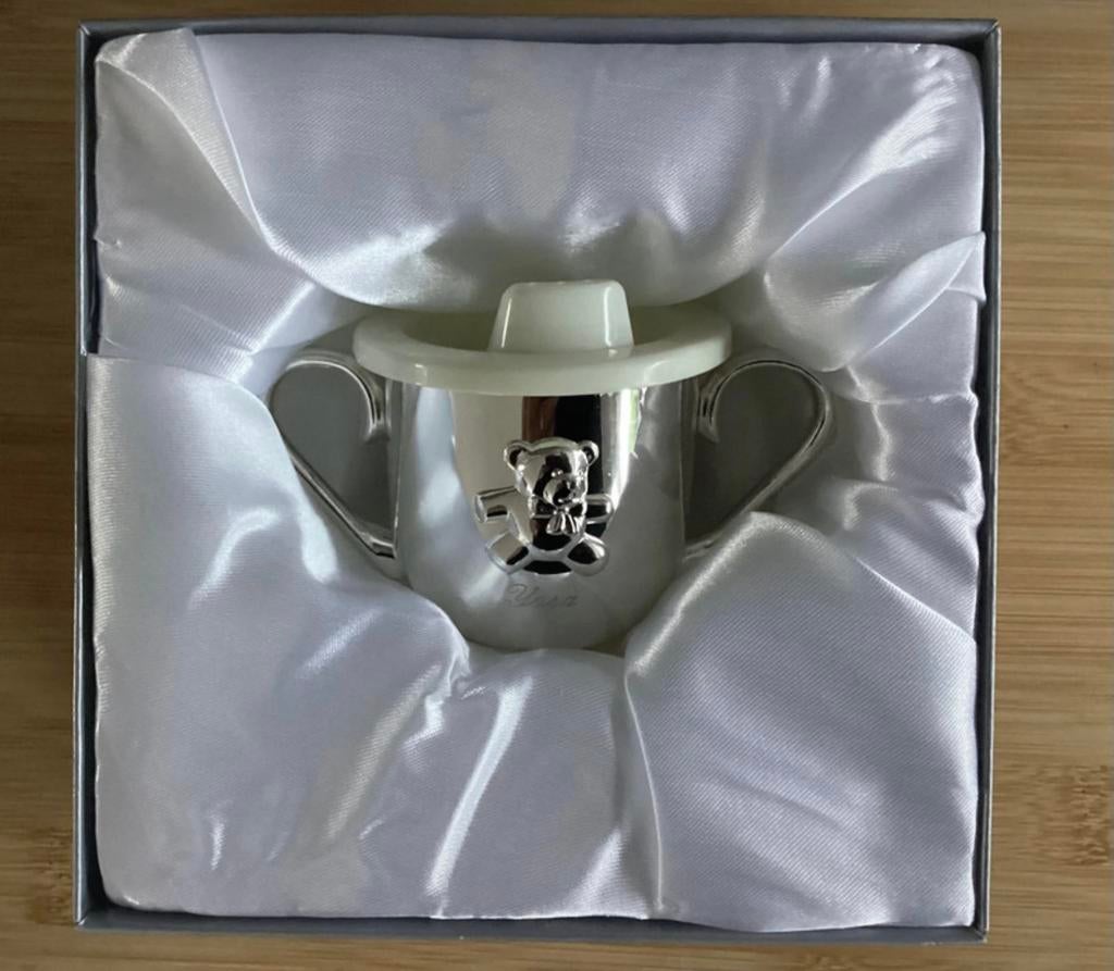 Luxe verzilverde naambeker YARA (kraamcadeautip!), Ophalen of Verzenden, Nieuw, Kraamcadeau