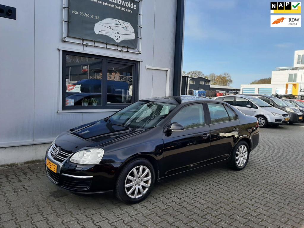 Volkswagen Jetta 1.6 FSI Trendline clima cruise apk 4-2027, Voorwielaandrijving, Stof, Zwart, 4 cilinders
