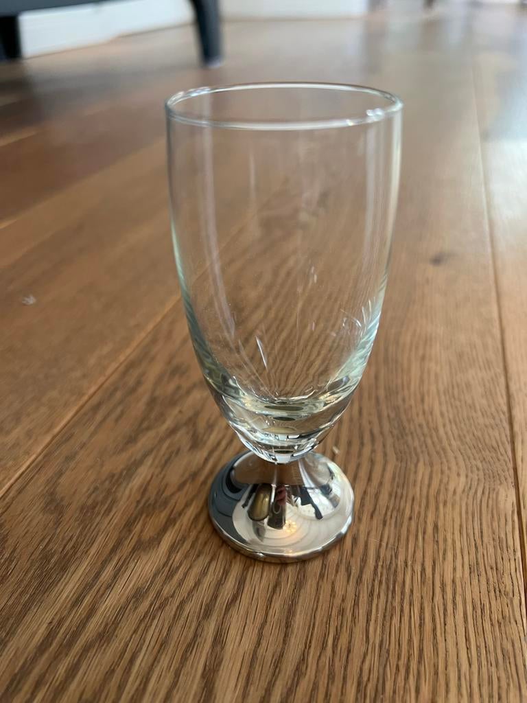 Elegant Borrelglas met Zilveren Voet, Verzamelen, Glas en Borrelglaasjes, Ophalen of Verzenden, Zo goed als nieuw, Borrel- of Shotglas