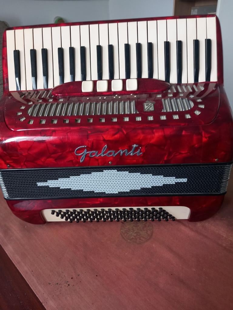 80bs 3korige Galanti, Muziek en Instrumenten, Accordeons, Overige merken, Gebruikt, 80-bas, Met koffer