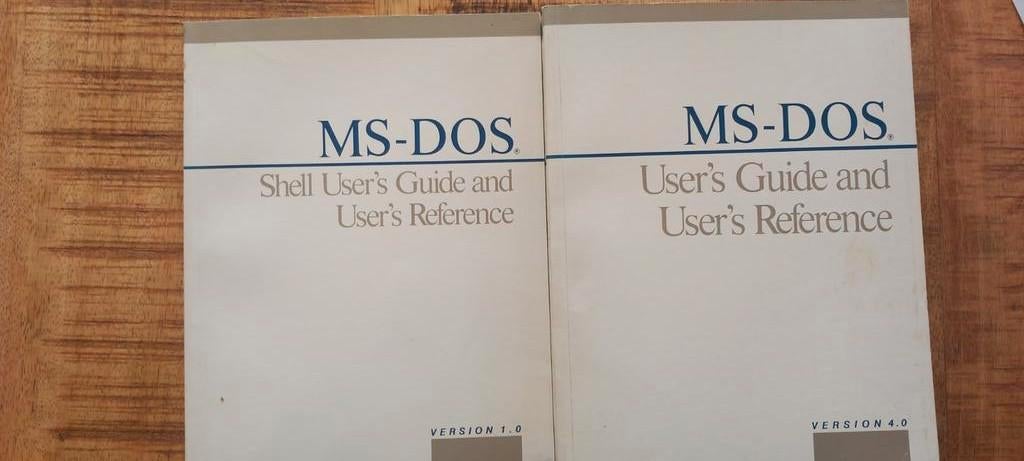 MS-DOS Gebruikershandleidingen Versie 1.0 en 4.0, Boeken, Ophalen of Verzenden, Gelezen, Besturingssystemen, Microsoft
