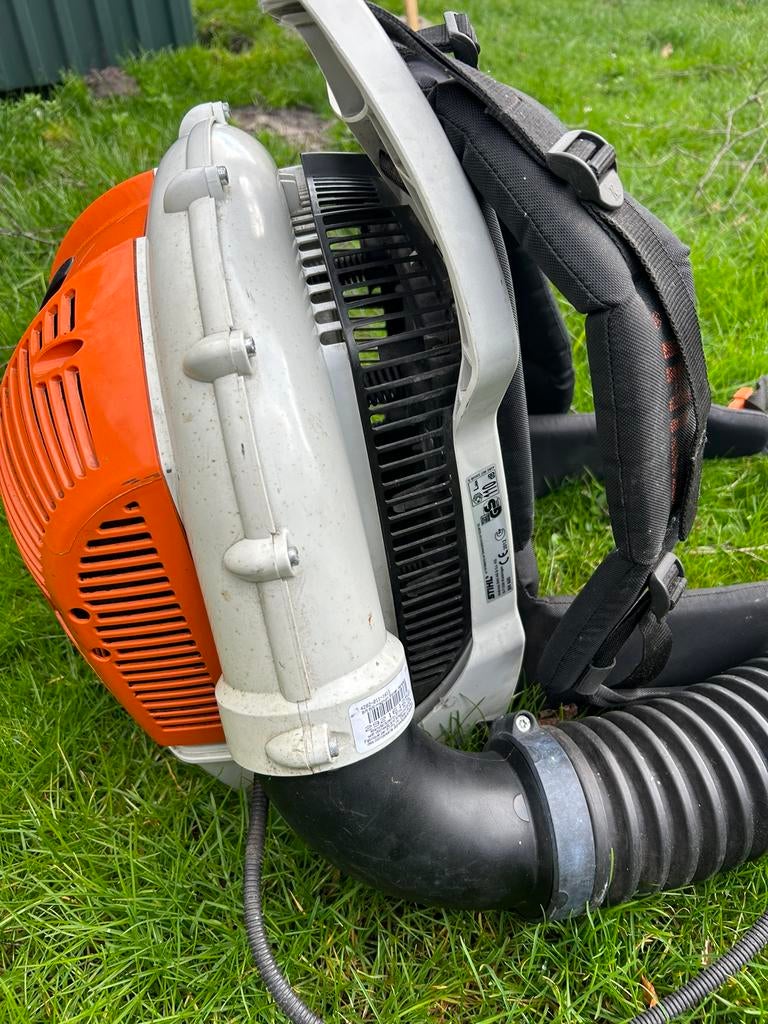 Bladblazer stihl br600, Tuin en Terras, Bladblazers, Benzine, Gebruikt, Ruggedragen, Met neuswiel