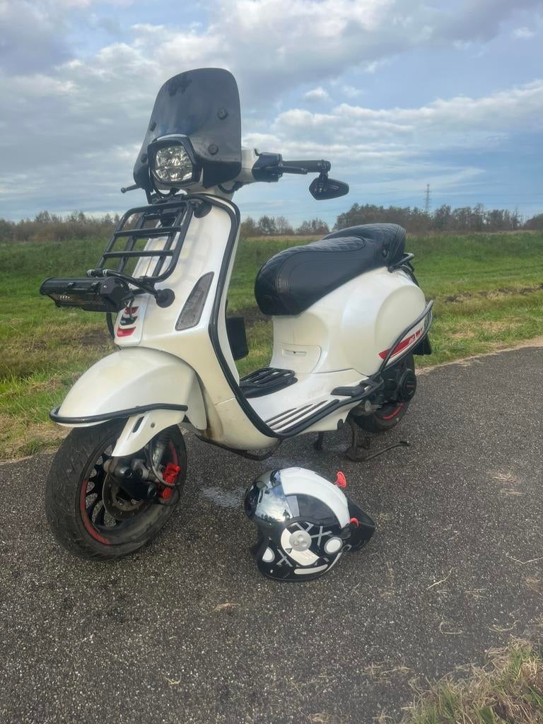 Full option vespa sprint met nieuw blok + boxer helm, Ophalen, Zo goed als nieuw, Benzine, Overige modellen