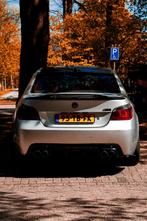 BMW 5-Serie 2.0 D 520 AUT 2006 Grijs, Auto's, BMW, Automaat, Achterwielaandrijving, 1995 cc, Beige