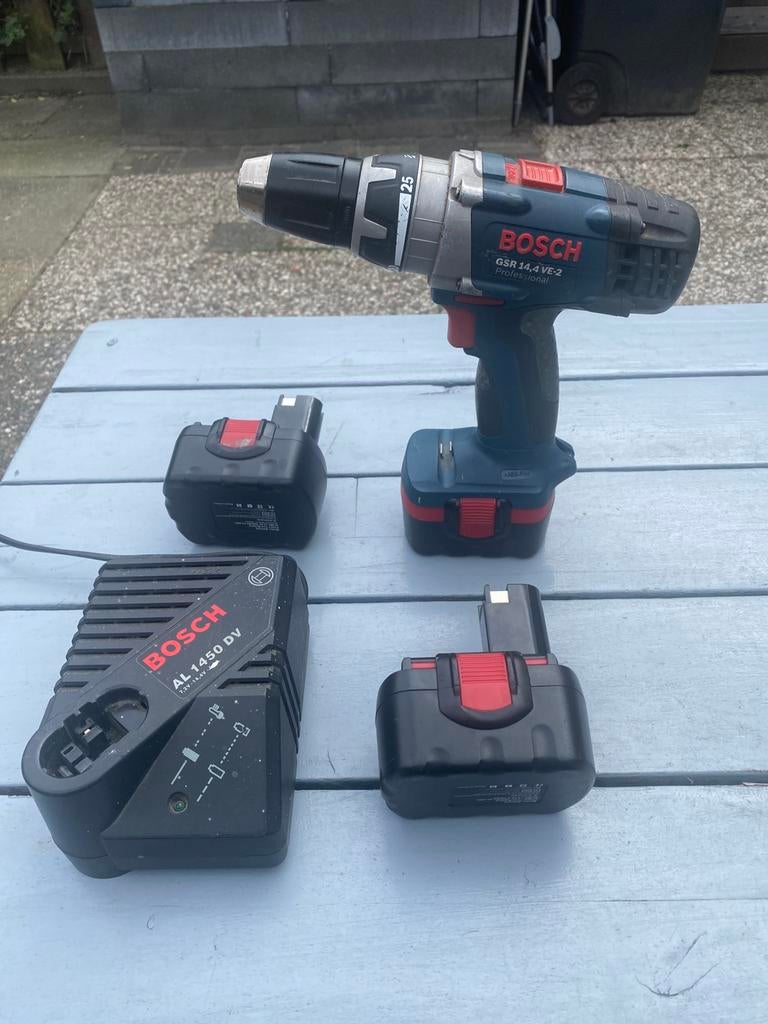 Bosch accuboormach  GSR 14,4 VE 2 + 3 accu’s en 2 opladers, Variabele snelheid, Ophalen of Verzenden, Boor- en Schroefmachine
