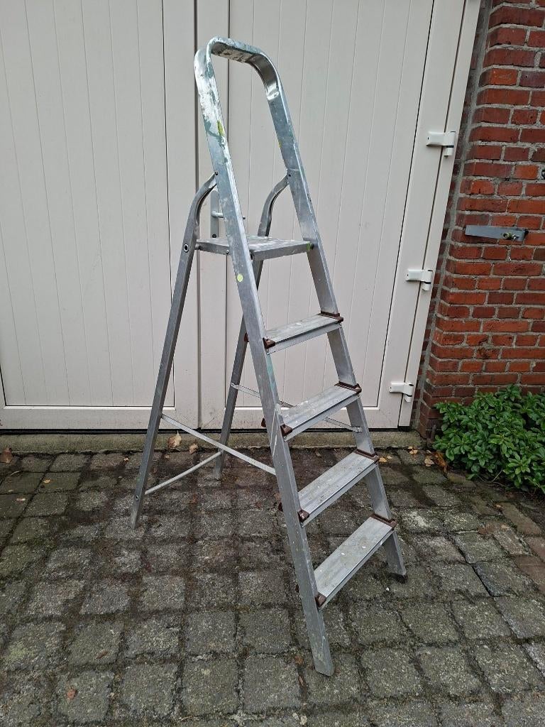 Goede kwikkie trap/ klustrap/ huishoudtrap!, Doe-het-zelf en Verbouw, Ladders en Trappen, Ophalen of Verzenden, Gebruikt, Trap
