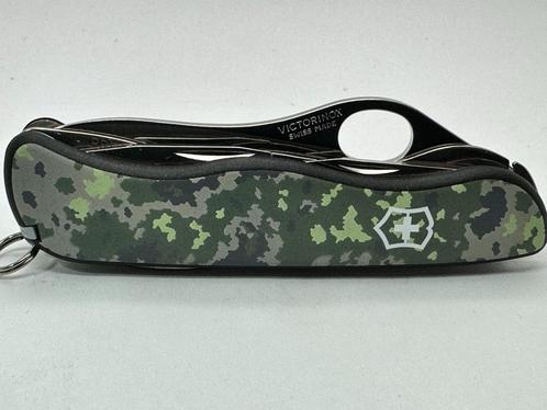 Victorinox Trailmaster OH Special Camo pattern Military Swis, Caravans en Kamperen, Kampeergereedschap, Nieuw, Ophalen of Verzenden