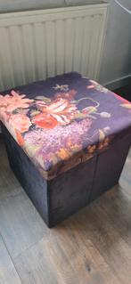 Suede poef mef bloemprint, Ophalen, Zo goed als nieuw, Minder dan 50 cm, Minder dan 50 cm