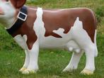 Koe met Halsriem - 80 cm - Bruin Wit - Polystone, Ophalen of Verzenden, Nieuw, Kunststof, Dierenbeeld