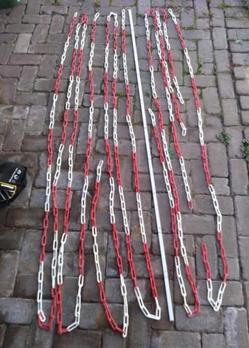 Afzetkettingen rood-wit (23 meter)  en geel-zwart (14 meter) beschikbaar voor biedingen