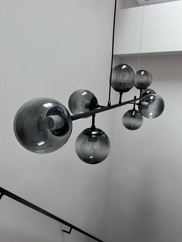 Moderne hanglamp met glazen bollen beschikbaar voor biedingen