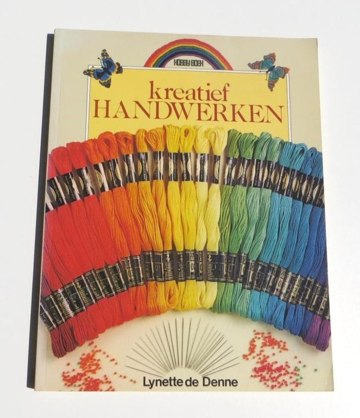 Borduurboek E4342: Lynette de Denne - Kreatief handwerken, Boeken, Hobby en Vrije tijd, Zo goed als nieuw, Borduren en Naaien