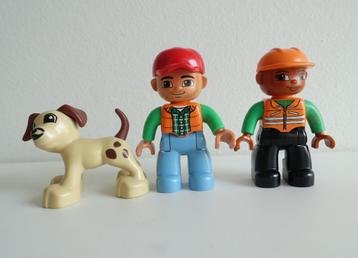 duplo, 2 poppetjes en een hond beschikbaar voor biedingen
