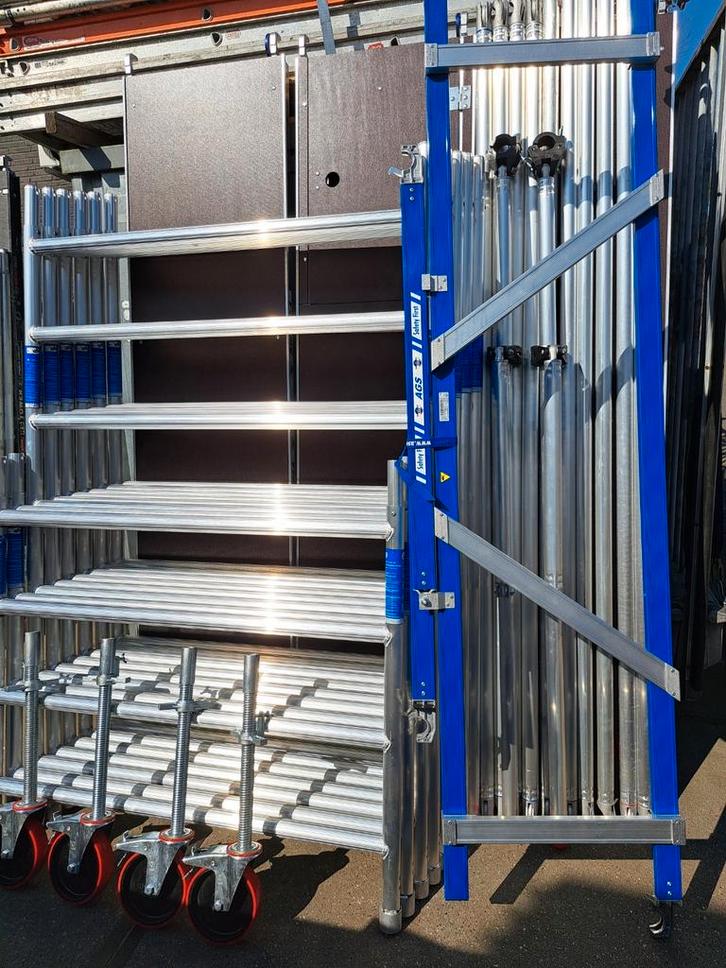 Nieuwe rolsteiger 8.20 mtr Met voorloop leuning - Fiberdeck, Doe-het-zelf en Verbouw, Steigers, Nieuw, Rolsteiger of Kamersteiger